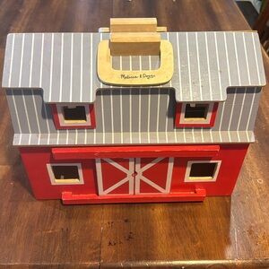 Melissa and Doug Fold and Go barn
